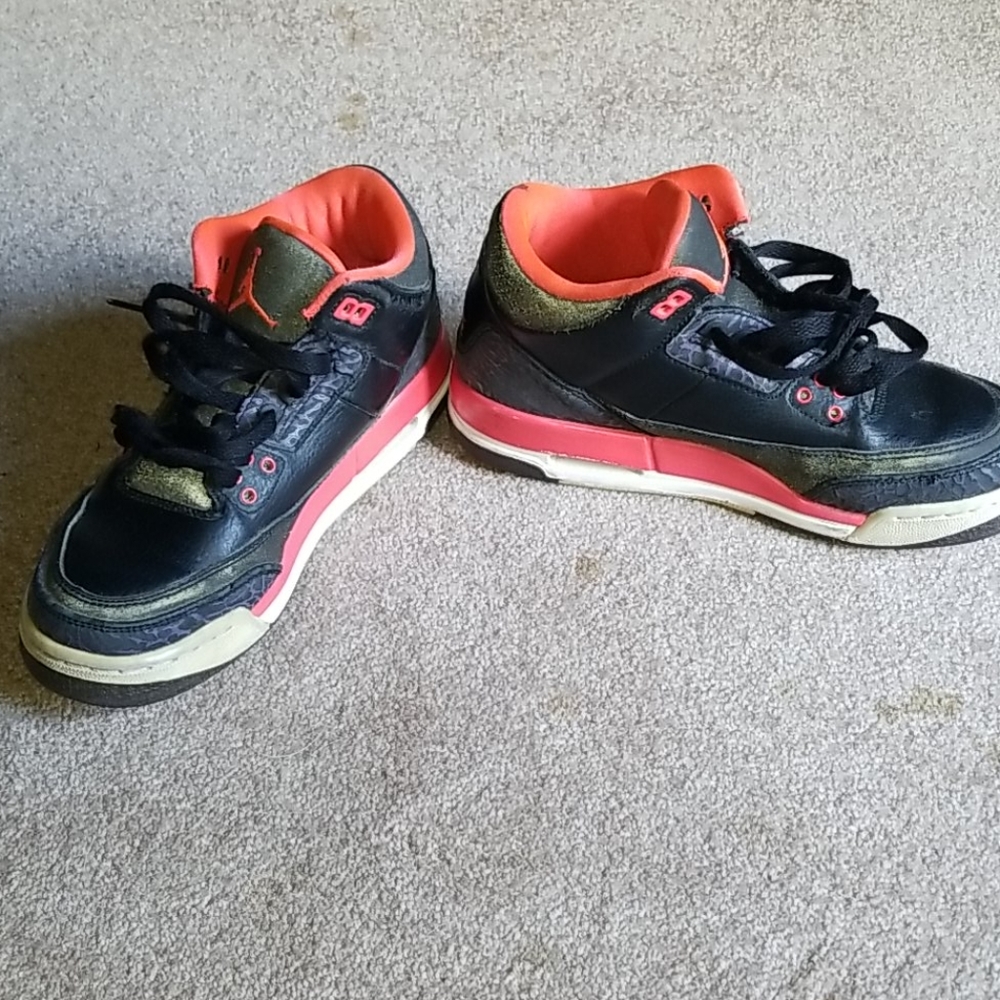 Air Jordans retro III Black and Crimson